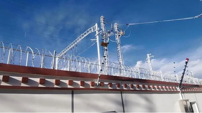 在海拔3700米高原裝電子圍欄是什么體驗？ 打卡西藏第一條電氣化鐵路