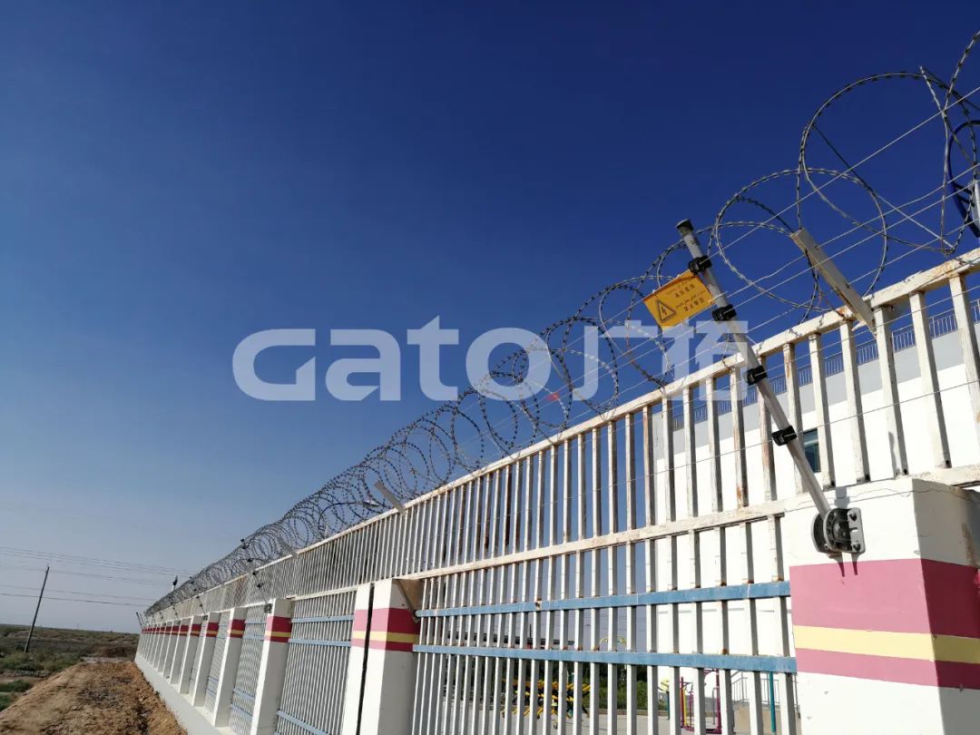 在長達10100米戈壁沙漠裝電子圍欄，塔里木油田真的選對了！(圖3)