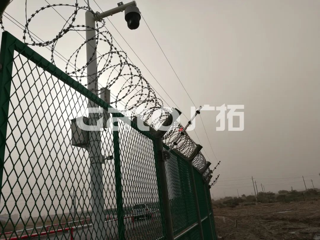 在長達10100米戈壁沙漠裝電子圍欄，塔里木油田真的選對了！(圖4)