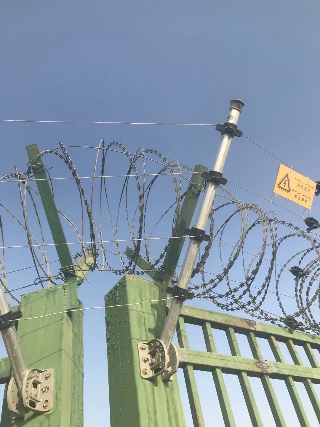 在長達10100米戈壁沙漠裝電子圍欄，塔里木油田真的選對了！(圖10)